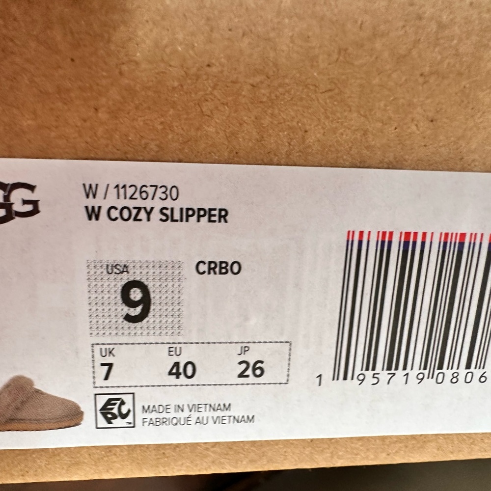 ❌SOLD❌UGG COZY SLIPPERS - Picture 6 of 6